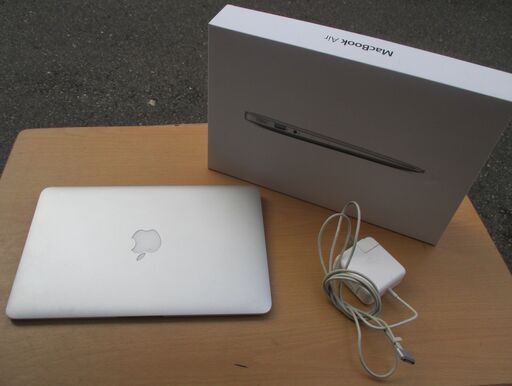 ☆アップル Apple MD712J/B A1465 MacBook Air ノートブック 11インチ LEDバックライトワイドスクリーンPC ノートパソコン◆コンピュータを持ち運び