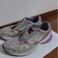 adidasのランニングシューズ