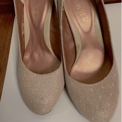 エメのパーティ用のパンプス