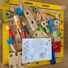カーペンターテーブル　木の積み木