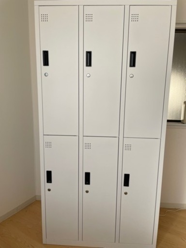 【再値下げ】6人用ロッカー