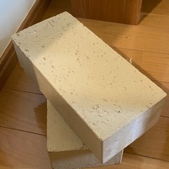 　4/2に廃棄予定　マットベージュ色に塗装してあるレンガ