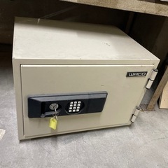 古い金庫の画像