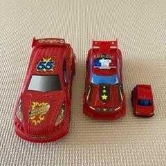 赤いミニカーの画像