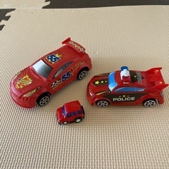 赤いミニカーの画像