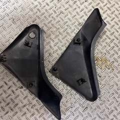 ゼファー400 純正？サイドカバー　の画像