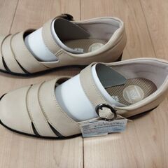 未使用　pansy 24cm EEE 　ベージュ