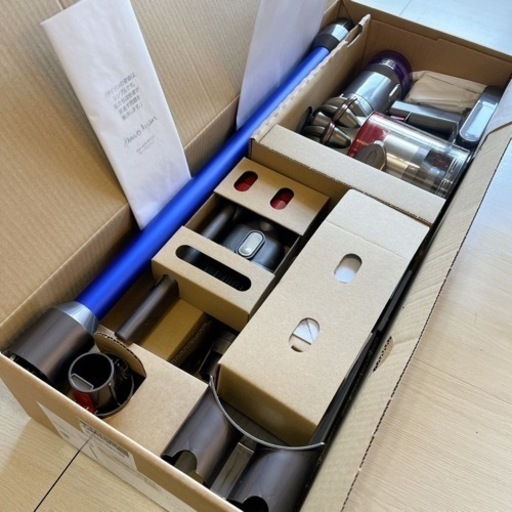 新品未開封　ダイソン V8 Slim Fluffy