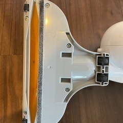 アイリスオーヤマ　充電式掃除機　ラクティ　IC-SDC2-Wの画像