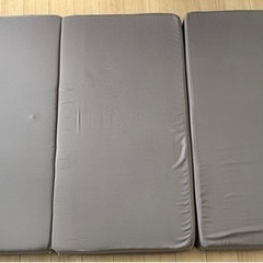 ニトリ　三つ折りマットレス　セミダブルの画像