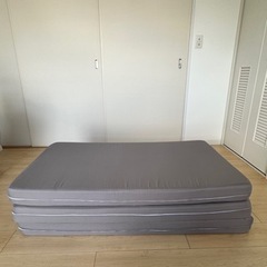 ニトリ　三つ折りマットレス　セミダブルの画像