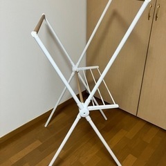 【定価3,000→無料でお譲りいたします！】折りたたみ式物干しラ...