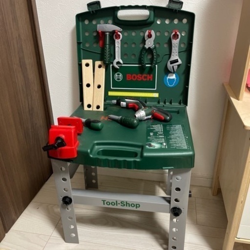 BOSCH工具ツールと車の組み立てセット