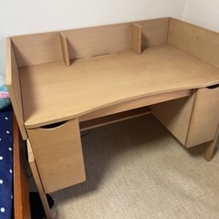 ベネッセ×カリモク　コラボ　学びデスク　成長チェア