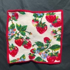 FEILER いちご柄ハンドタオル