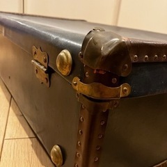 アンティーク　リベット打ち　レザートランクの画像