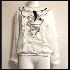 ꒰NETTO di MAMMINA꒱フリル リボン ブラウス 白系 長袖トップスの画像