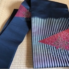 渋い感じの帯　刺繍がステキです。