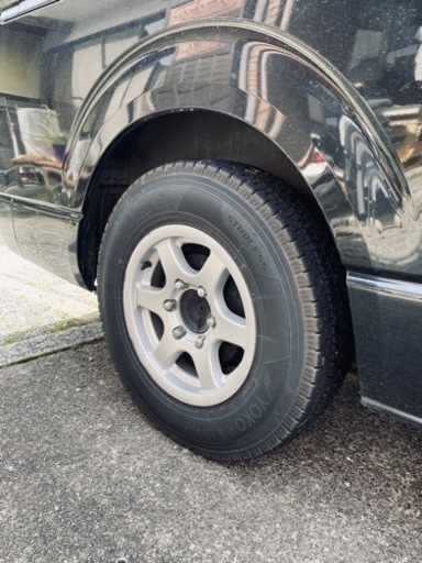 【決まりました】ハイエースサイズ　極上タイヤ　スタッドレスタイヤ