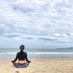 芝生の上でパークヨガ🧘‍♀️🇮🇳 - メンバー募集