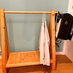 木製キッズハンガーラックの画像