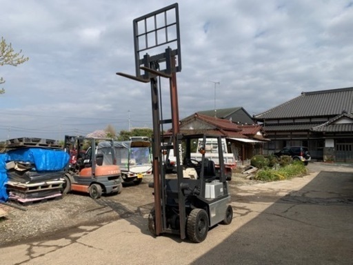 成田市発　小回り抜群！日産フォークリフト1トン　近隣配送無料！