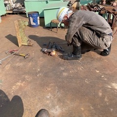現場作業員大募集！未経験者歓迎！鍛冶工、鳶、配管工、仕上げ、etc.の画像