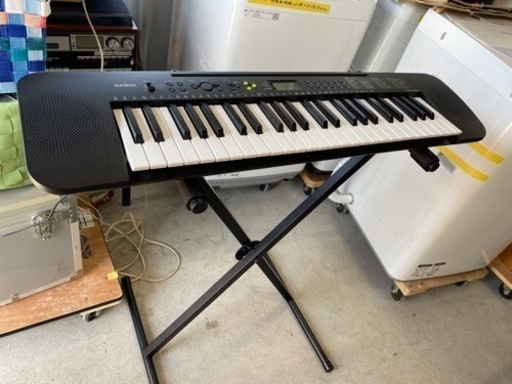 お薦め品‼️カシオキーボード 49鍵CTK-240 スタンド付属 2018年
