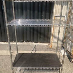 スチール製のラックです。無償でお渡しします。