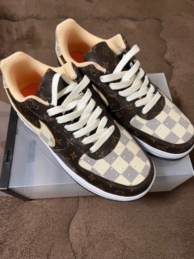 LOUIS VUITTONスニーカー