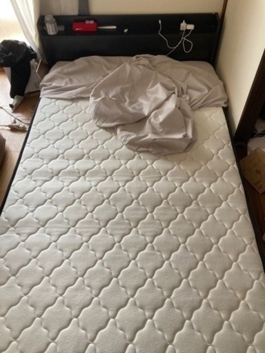 セミダブルのベッド