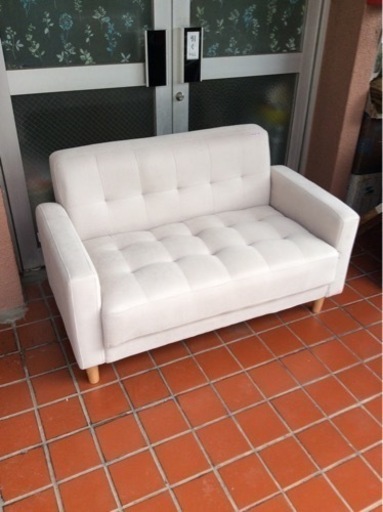 【値下げしました】ソファ　白　2人掛け　ラブソファ　木製足　北欧　2118