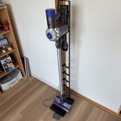 完動品【要バッテリー交換】ダイソン　V6 fluffy 本体、ベ...