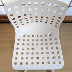 イケア IKEA 白いキャスター付き椅子★お子さんの学習机にぴったり★無料の画像