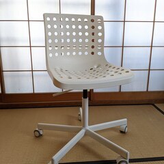 イケア IKEA 白いキャスター付き椅子★お子さんの学習机にぴったり★無料の画像