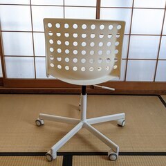 イケア IKEA 白いキャスター付き椅子★お子さんの学習机にぴったり★無料の画像