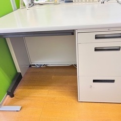 事務所デスク