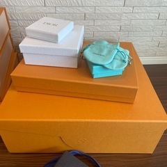 ハイブランド ルイヴィトン ディオール エルメス ティファニー Tiffany LV dior HERMES 紙袋 ショッパー 箱の画像
