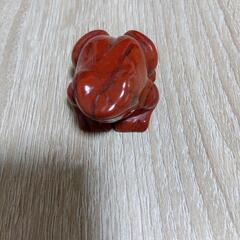 レッドジャスパーの丸玉と蛙の形の置き石の画像