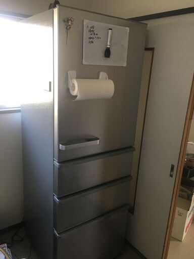 冷蔵庫を売ります。移送の手伝いもします。