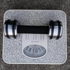 ダンベル　バーベル　鉄アレイ　筋トレの画像