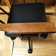 レトロでお洒落なオフィスチェアの画像