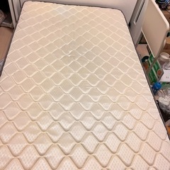 ゼミダブルベッドとポケットコイルマットレスの画像