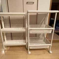 キャスターつき　小型物入れ棚の画像