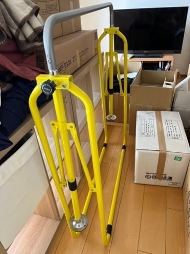 室内鉄棒　子供　相談中