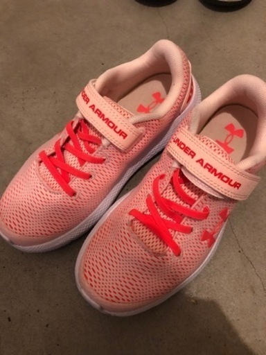 UNDER ARMOUR 21.0センチ　ピンク　スニーカー