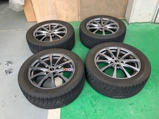 スタッドレスタイヤとホイールのセットです。岸和田市まで取りに来て頂ける方にお願いします。