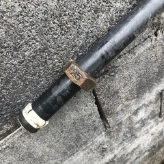 黒パイプの画像