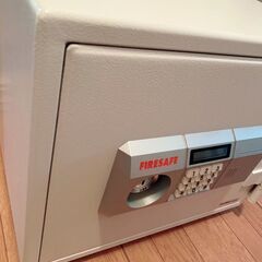 【ほぼ未使用】テンキー式耐火金庫