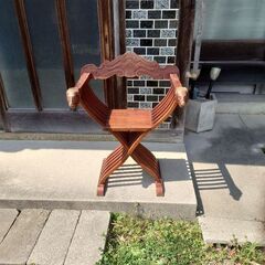 折りたたみ椅子300円で譲ります。